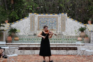 Violinist in the garden with Ilana zaks
